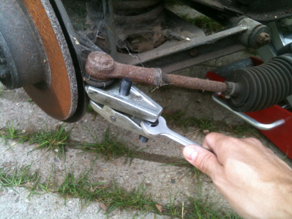 Onmisbaar gereedschap: De stuurkogelpers Onmisbaar gereedschap: De stuurkogelpers